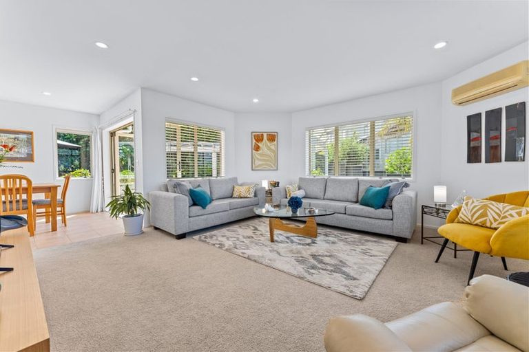 Photo of property in 10a Scarboro Terrace, Murrays Bay, Auckland, 0630