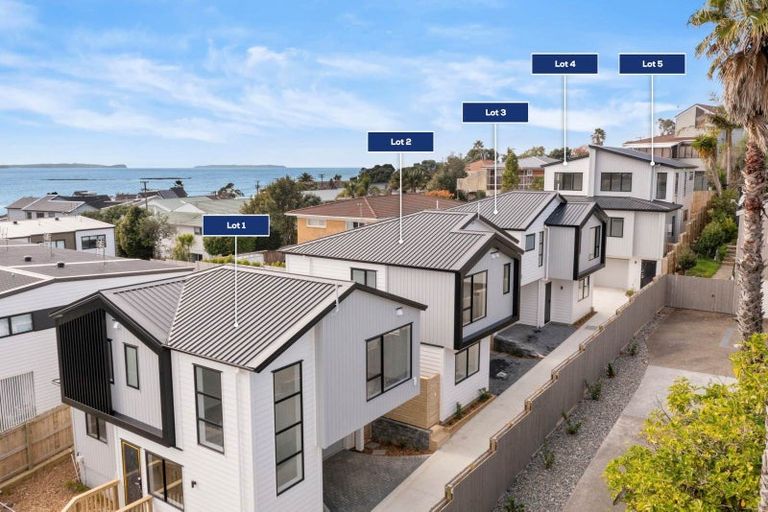 Photo of property in 33d Garadice Road, Rothesay Bay, Auckland, 0630