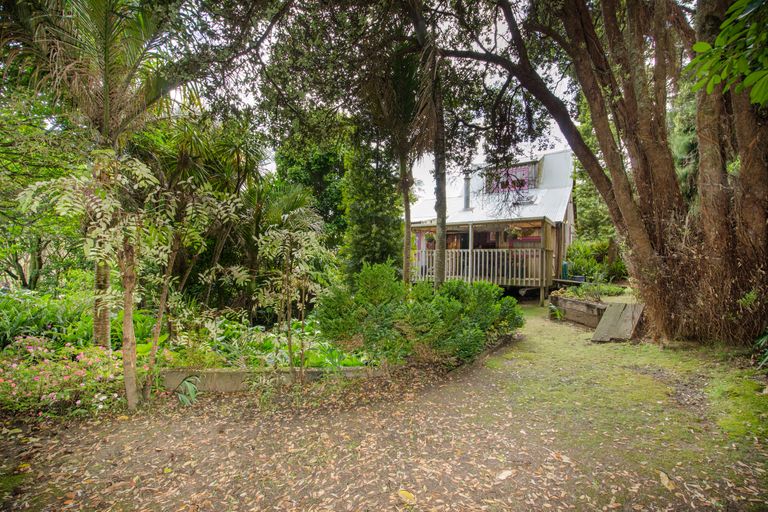 Photo of property in 289 Motutara Road, Muriwai, Waimauku, 0881