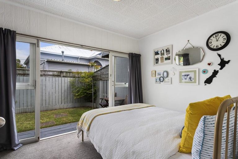 Photo of property in 1/2a Eskdale Road, Birkdale, Auckland, 0626