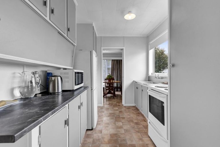 Photo of property in 8 Karaka Street, Inglewood, 4330