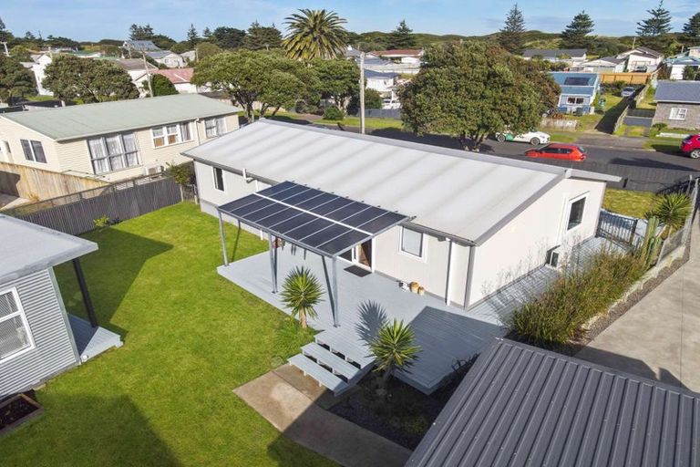 Photo of property in 10 Karaka Street, Castlecliff, Whanganui, 4501