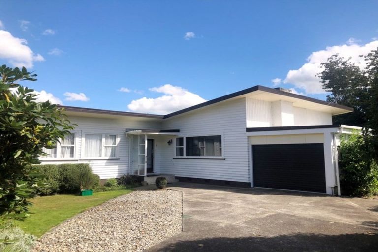 Photo of property in 81 Queenwood Road, Levin, 5510
