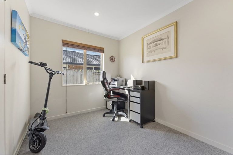 Photo of property in 19 Walnut Grove, Kelvin Grove, Palmerston North, 4414