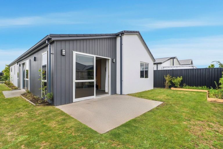 Photo of property in 10 Empire Crescent, Papamoa, 3118