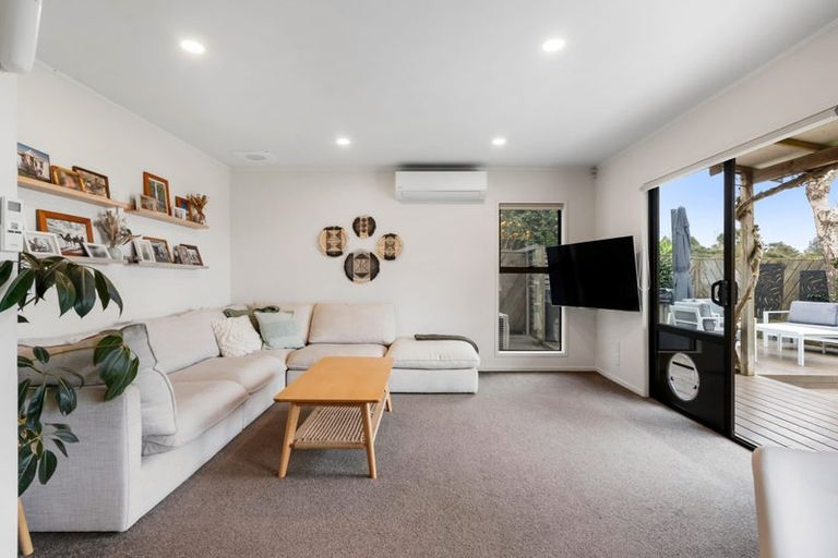 Photo of property in 1/305 Glenfield Road, Glenfield, Auckland, 0629