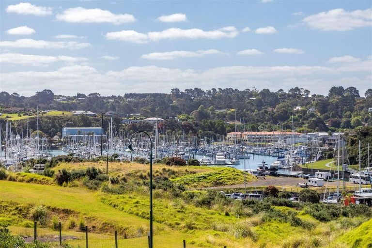 Photo of property in 4 Resolution Drive, Gulf Harbour, Whangaparaoa, 0930
