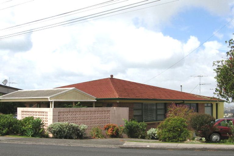 Photo of property in 1/11 Castor Bay Road, Castor Bay, Auckland, 0620