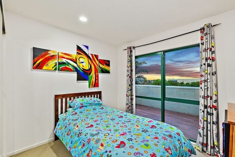 Photo of property in 151 Colwill Road, Massey, Auckland, 0614