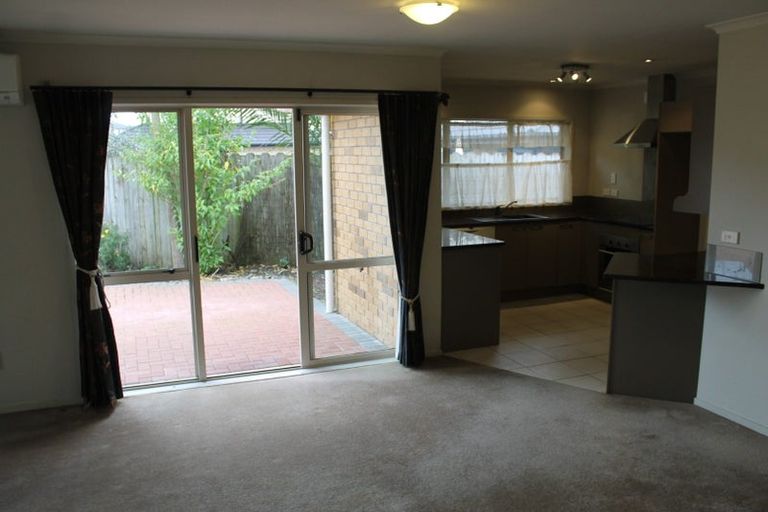 Photo of property in 14 Fitchburg Place, Mangere, Auckland, 2022