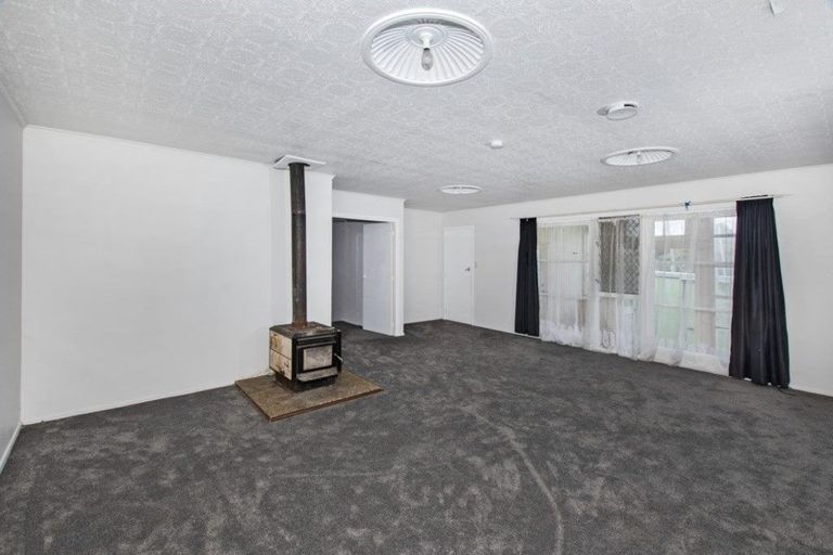 Photo of property in 15 Taraire Crescent, Otangarei, Whangarei, 0112