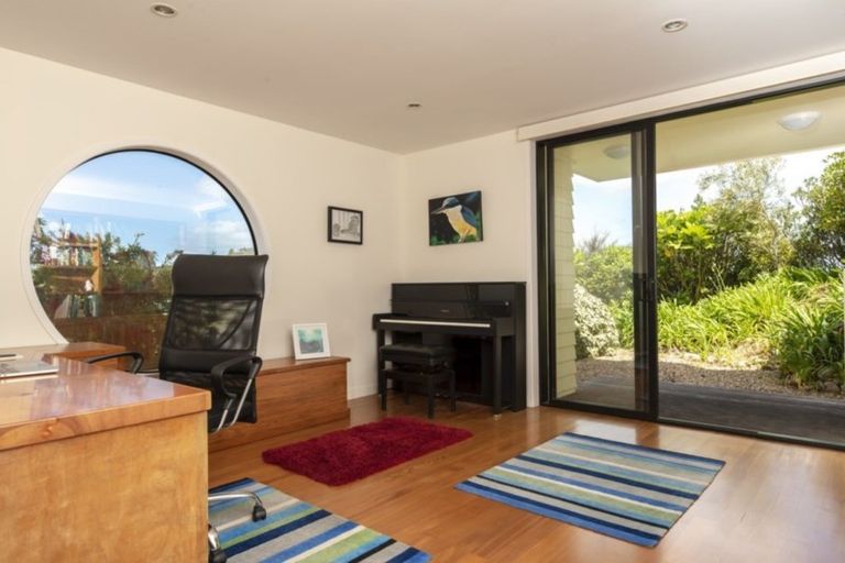 Photo of property in 40 Du Fresne Place, Russell, 0202