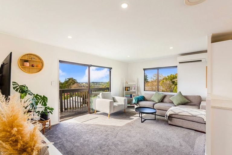 Photo of property in 8 Garton Drive, Massey, Auckland, 0614