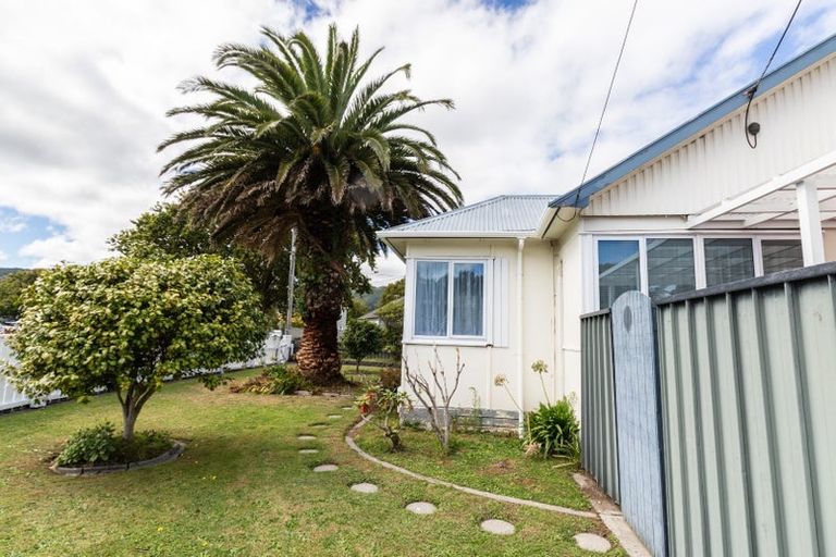 Photo of property in 124 Naenae Road, Naenae, Lower Hutt, 5011