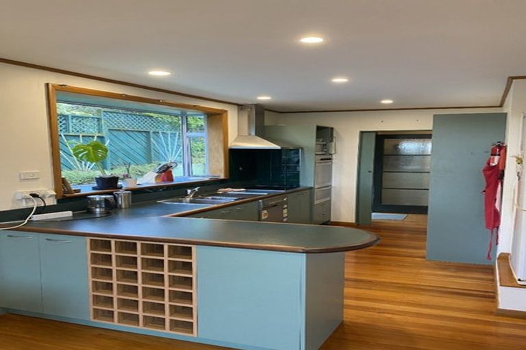 Photo of property in 3 Cecil Road, Tawa, Wellington, 5028