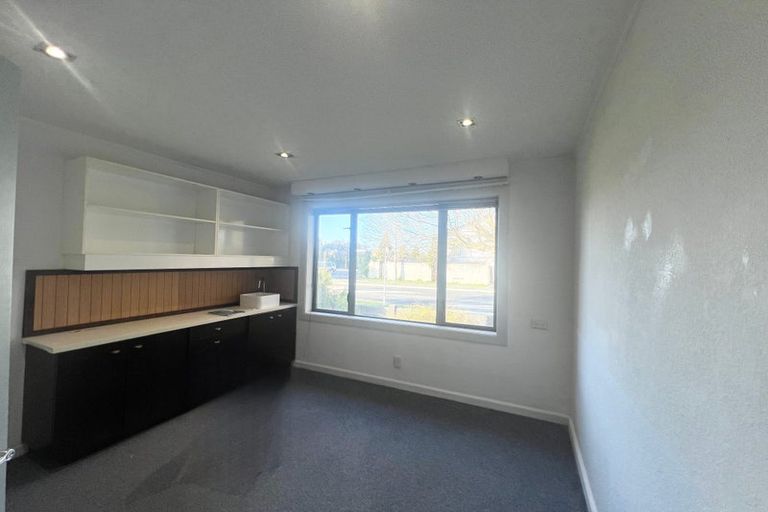 Photo of property in 307 Riccarton Road, Upper Riccarton, Christchurch, 8041