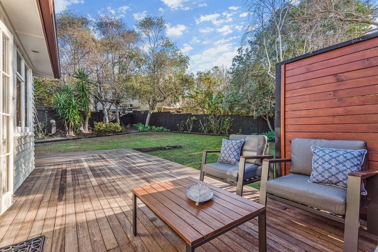 Photo of property in 4 Nutsey Avenue, Northcote, Auckland, 0627