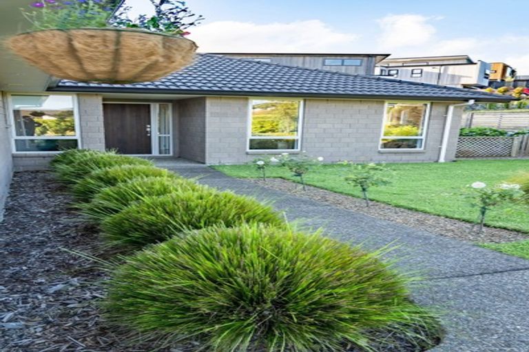 Photo of property in 7 Laly Haddon Place, Matakana, Warkworth, 0985