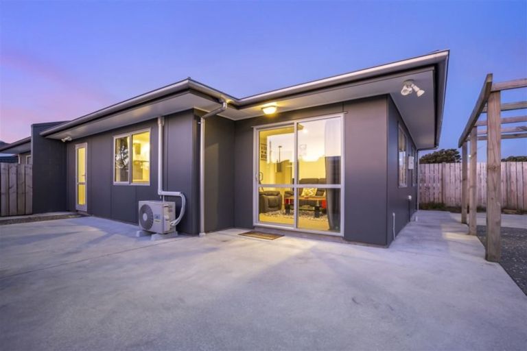 Photo of property in 12 Whitehouse Road, Titahi Bay, Porirua, 5022