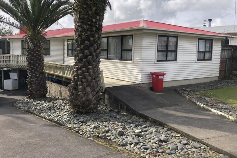 Photo of property in 420 Don Buck Road, Massey, Auckland, 0614