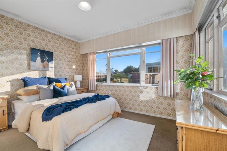 Photo of property in 1/6 Hillcrest Avenue, Hillcrest, Auckland, 0627