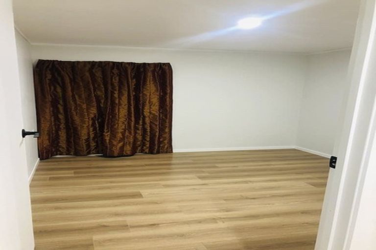 Photo of property in 71 Christmas Road, Manurewa, Auckland, 2102