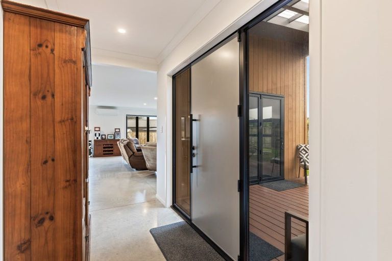 Photo of property in 11 Smith Street, Lepperton, New Plymouth, 4373