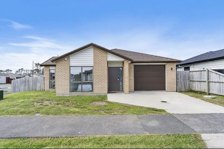Photo of property in 33 Koroheke Road, Takanini, 2110