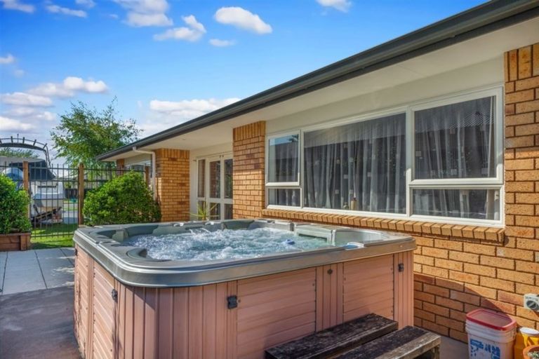 Photo of property in 18 Wiltshire Drive, Huntington, Hamilton, 3210