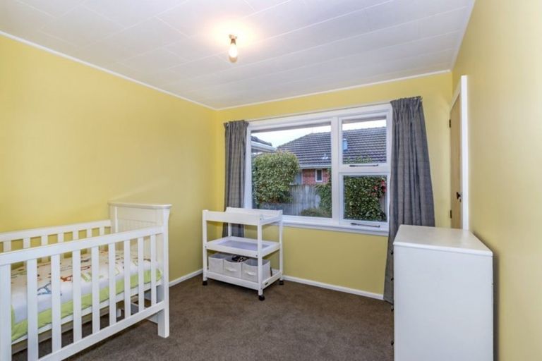 Photo of property in 90 Kendal Avenue, Burnside, Christchurch, 8053