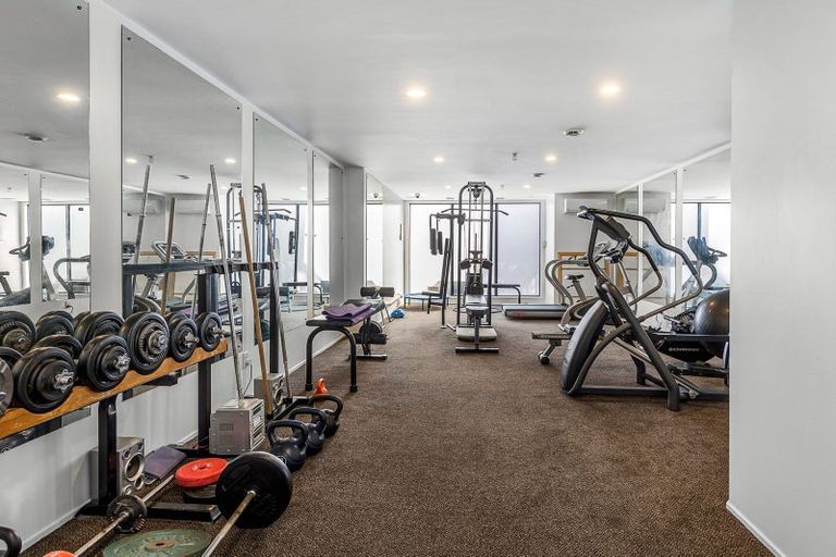 Photo of property in 2d/175 Hurstmere Road, Takapuna, Auckland, 0622