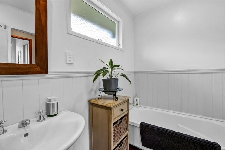 Photo of property in 361 Corbett Road, Paraite, New Plymouth, 4373