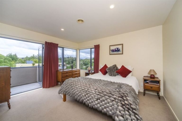 Photo of property in 11 Ruapehu Drive, Fitzherbert, Palmerston North, 4410
