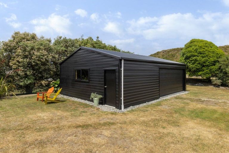 Photo of property in 7 Strathnaver Drive, Waikawa Beach, Manakau, 5573