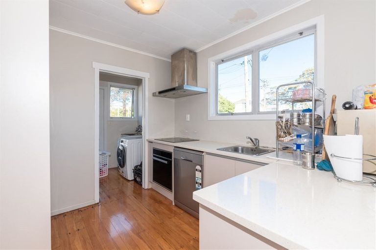 Photo of property in 7 Coletta Lane, Te Atatu South, Auckland, 0610