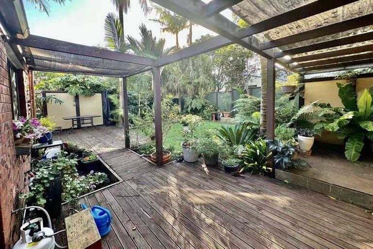 Photo of property in 9 Loloma Drive, Half Moon Bay, Auckland, 2012