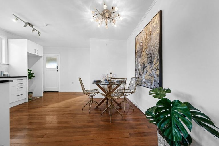 Photo of property in 71 Larnoch Road, Henderson, Auckland, 0610