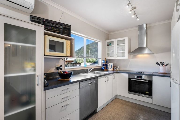 Photo of property in 6b Pokaka Street, Birchville, Upper Hutt, 5018