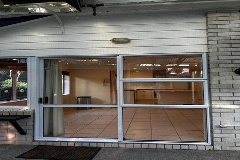 Photo of property in 8 Bass Street, West Harbour, Auckland, 0618