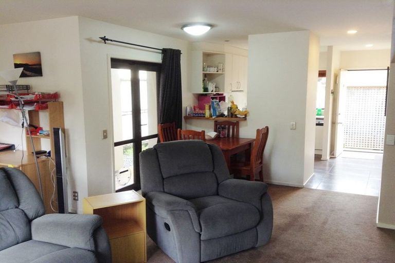 Photo of property in The Grange, 2/92 Bush Road, Albany, Auckland, 0632