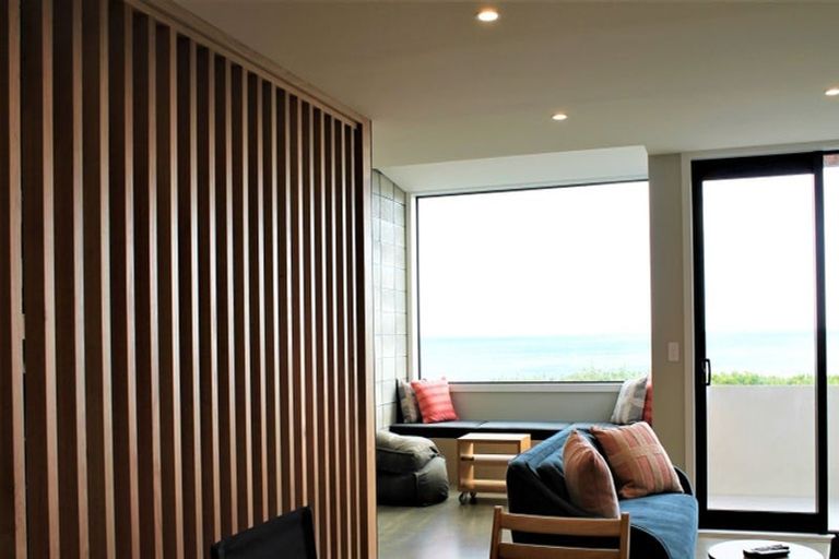 Photo of property in 442 The Esplanade, Island Bay, Wellington, 6023