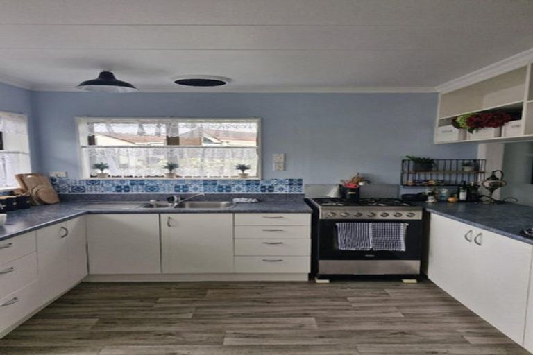 Photo of property in 10 Kapui Place, Waitara, 4320