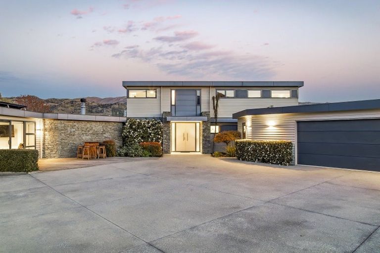 Photo of property in 12 De Bettencor Place, Mount Pisa, Cromwell, 9383