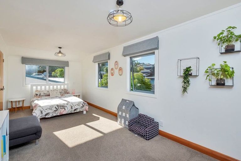 Photo of property in 16 Commodore Parry Road, Castor Bay, Auckland, 0620