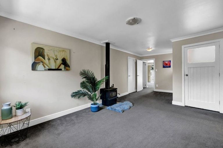 Photo of property in 116 Paraite Road, Paraite, New Plymouth, 4373