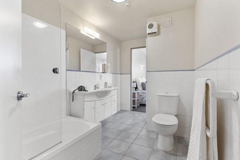 Photo of property in Anchorage Apartments, 104/36 Victoria Road, Mount Maunganui, 3116