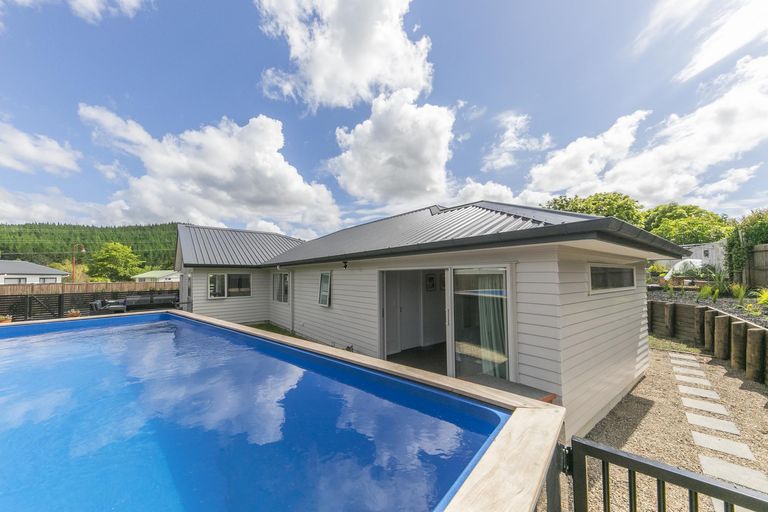 Photo of property in 3a Applemoors Way, Riverhead, 0820