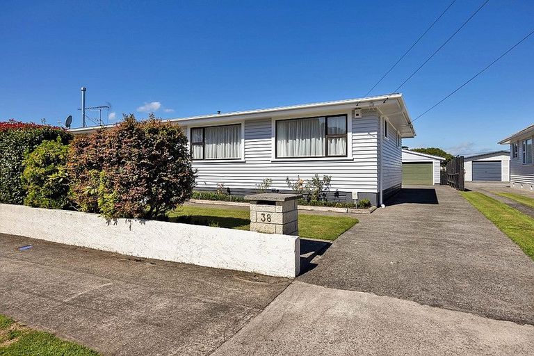Photo of property in 38 Cameron Street, Hawera, 4610