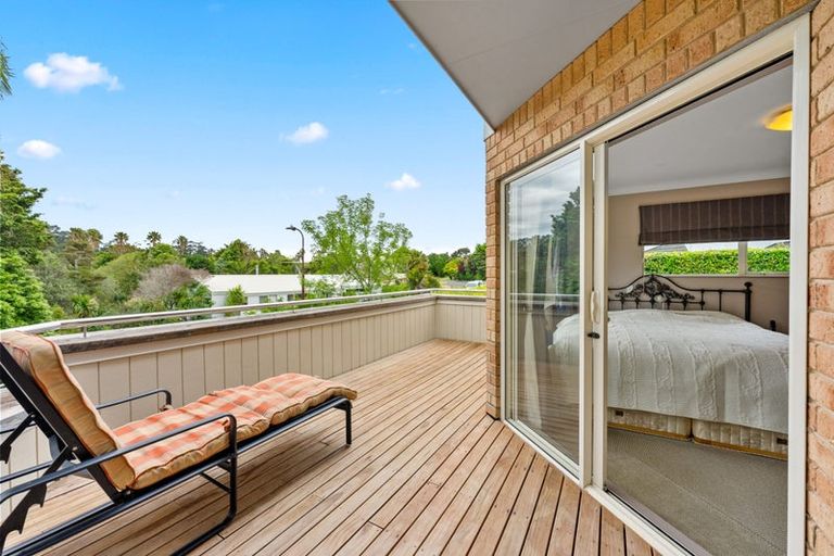 Photo of property in 12 Stonedge Lane, Rosedale, Auckland, 0632