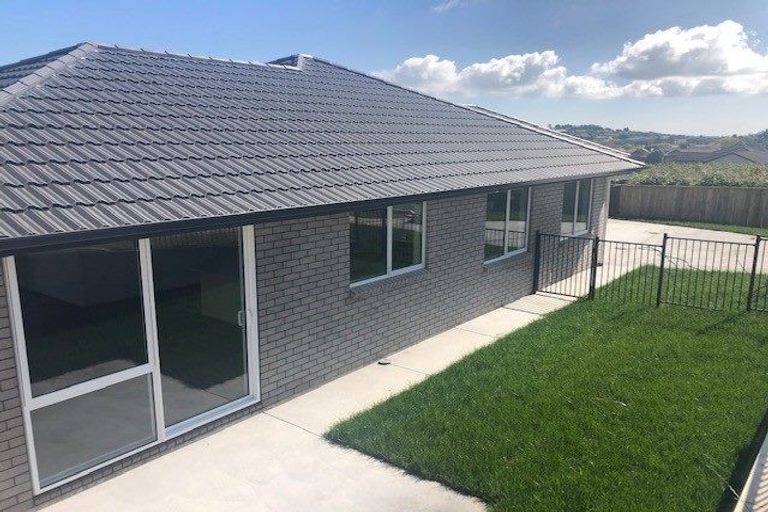 Photo of property in 2 Richardson Road, Omokoroa, 3114